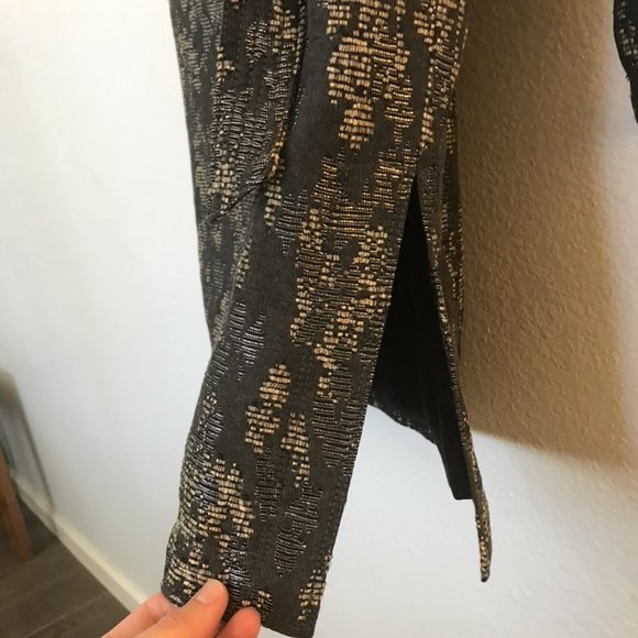 Banana Republic pencil skirt (NWT, size 4) - Picture 11 of 11